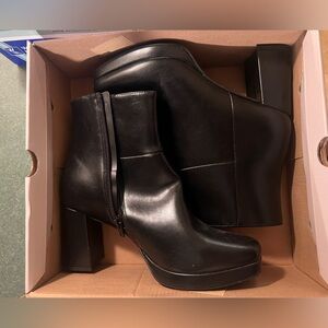 Super cute black ankle boots!